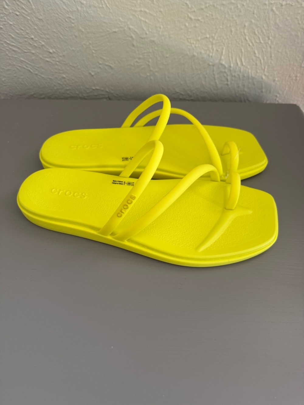 Crocs Miami Toe Loop Sandals - Picture 4 of 6